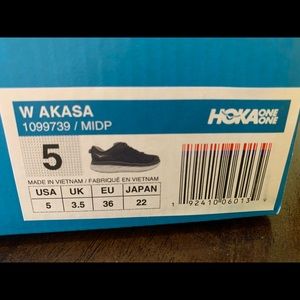 Women’s Hoka Akasa Size 5